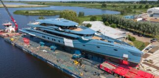 VIDEO – ASÍ TRASLADAN UN MEGAYACHTS DE CASI 60 M POR LOS CANALES DE HOLANDA CON DESTINO AL MAR