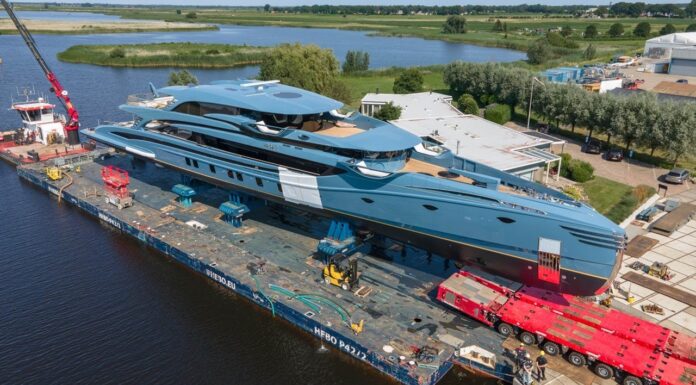 VIDEO – ASÍ TRASLADAN UN MEGAYACHTS DE CASI 60 M POR LOS CANALES DE HOLANDA CON DESTINO AL MAR