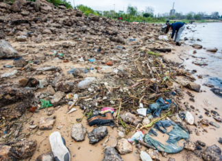 LA CONTAMINACIÓN POR PLÁSTICO ACECHA AL RÍO PARANÁ