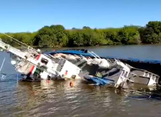 VIDEO – SE HUNDIÓ UN BARCO REMOLCADOR TRAS CHOQUE CON UN BUQUE TANQUE EN EL PUERTO DE LA PLATA