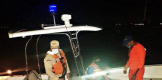 POSADAS – RESCATAN A DOS HOMBRES LUEGO DE QUE SU EMBARCACIÓN DIO VUELTA DE CAMPANA EN MEDIO DE UN TEMPORAL EN EL PARANÁ