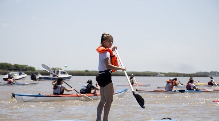 CON UNA TRAVESÍA EN CANOTAJE, UN CENTENAR DE VECINOS VISITARON LAS ISLAS DE SAN ISIDRO