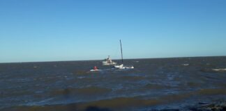 VIDEO – EL RESCATE Y HUNDIMIENTO DEL VELERO BYE BYE QUE NAUFRAGÓ EN OLIVOS