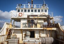 RESISTIR EN UN BARCO ABANDONADO DURANTE OCHO MESES