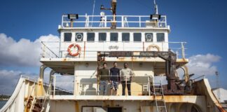 RESISTIR EN UN BARCO ABANDONADO DURANTE OCHO MESES