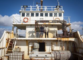 RESISTIR EN UN BARCO ABANDONADO DURANTE OCHO MESES