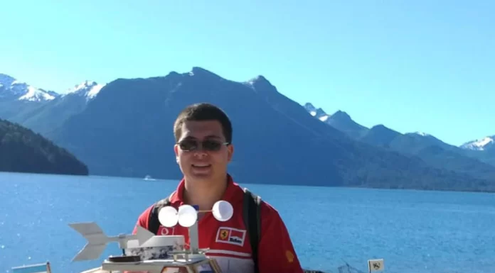 HIZO UNA REPLICA DE UN BARCO DE 1932 PARA LA ESCUELA, Y UN ASTILLERO LE OFRECIO TRABAJO maqueta barco 1932