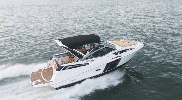 HOY EN ESLORAS PRESENTAMOS EL FIBRAFORT 305, UN SPORT CRUISER DE 10 M