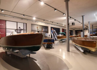 EXPOSICION DE RIVA EN EL LAGO COMO