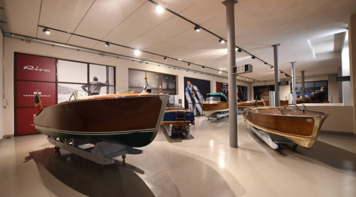 EXPOSICION DE RIVA EN EL LAGO COMO