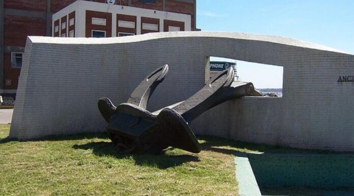 EL ANCLA DEL BARCO NAZI GRAF SPEE FUE TRASLADADA DEL PUERTO DE MONTEVIDEO AL DE PUNTA DEL ESTE ancla nazi