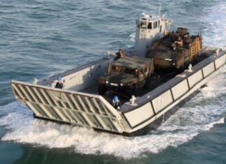 ESPAÑA – LA ARMADA ESTUDIA USAR LANCHAS DE DESEMBARCO PARA LLEVAR A AGRICULTORES A CULTIVOS AISLADOS POR LA LAVA EN LA PALMA