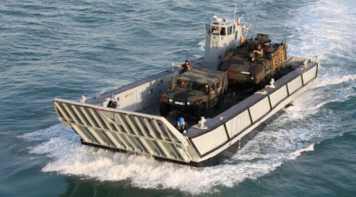 ESPAÑA – LA ARMADA ESTUDIA USAR LANCHAS DE DESEMBARCO PARA LLEVAR A AGRICULTORES A CULTIVOS AISLADOS POR LA LAVA EN LA PALMA