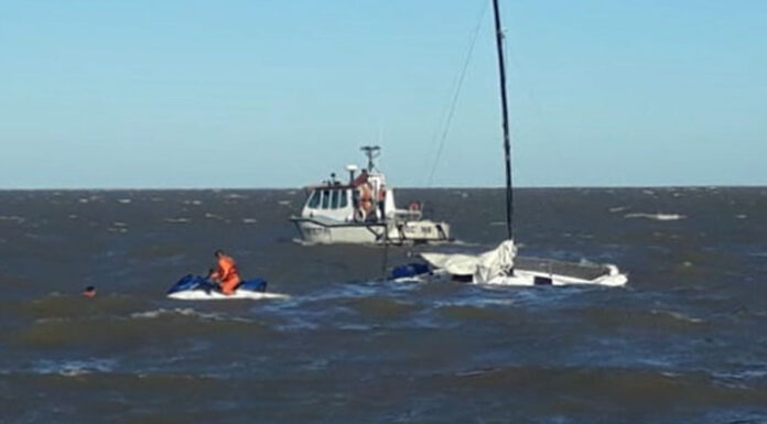 EMERGENCIA EN OLIVOS: PREFECTURA RESCATÓ A LA TRIPULACIÓN DE UN VELERO QUE QUEDÓ SIN PROPULSIÓN