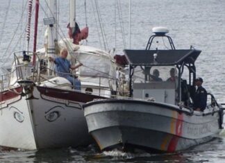 COLOMBIA – VELERO A LA DERIVA CON DOS TRIPULANTES ES RESCATADO EN EL CARIBE