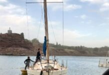 NEUQUÉN – BUZOS DE SAN ANTONIO REALIZARON EL PROCEDIMIENTO PARA EMERGER UN VELERO DESDE EL FONDO DEL LAGO RAMOS MEXÍA