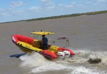 DOS LANCHAS DEBIERON RESCATAR A UN KITESURFISTA EN EL RÌO DE QUILMES