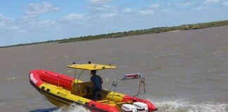 DOS LANCHAS DEBIERON RESCATAR A UN KITESURFISTA EN EL RÌO DE QUILMES