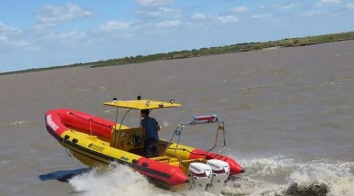 DOS LANCHAS DEBIERON RESCATAR A UN KITESURFISTA EN EL RÌO DE QUILMES