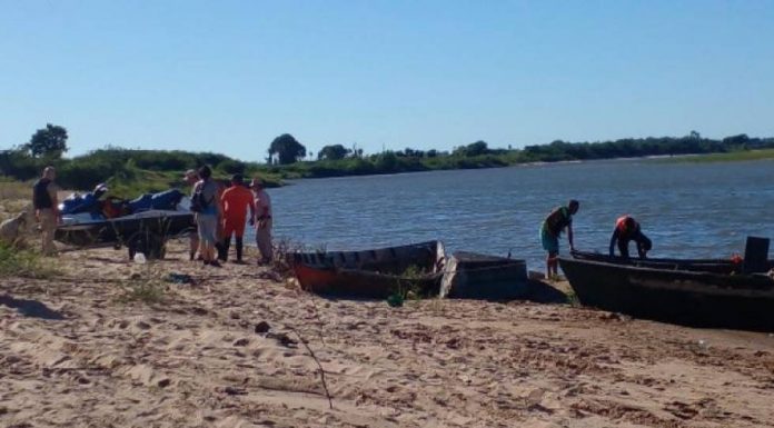 CORRIENTES – DESAPARECIÓ UN JOVEN TRAS DAR VUELTA CAMPANA UNA PIRAGUA