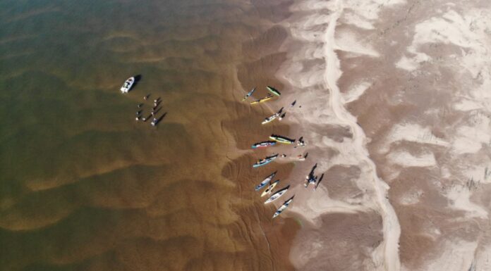 ARENA, FLAMENCOS Y DEPORTES AÉREOS, LOS ENCANTOS DE UNA ISLA POCO CONCURRIDA EN CORRIENTES