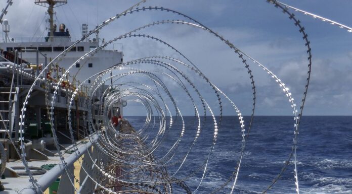 PIRATAS ATACAN PORTACONTENEDORES Y SECUESTRAN TRIPULACIÓN EN EL GOLFO DE GUINEA