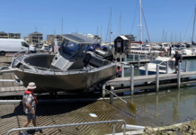 AUSTRALIA – BARCO FUERA DE CONTROL VUELA Y ATERRIZA EN UN MUELLE (VIDEO)