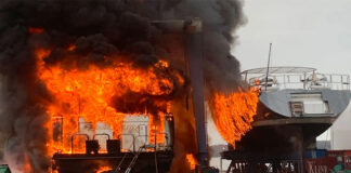 INGLATERRA – UN INCENDIO DEVORA 2 YATES DE MÁS DE 30 M EN EL VARADERO DE PORTSMOUTH (VIDEOS)