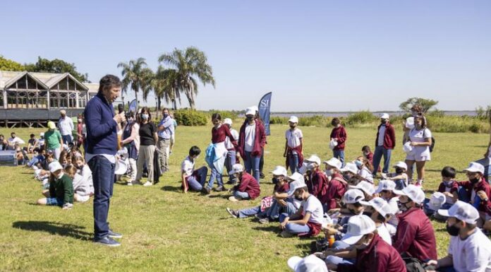 ALUMNOS DE SAN ISIDRO BAUTIZARON LAS NUEVAS ISLAS DEL DELTA Y FUERON A CONOCERLAS