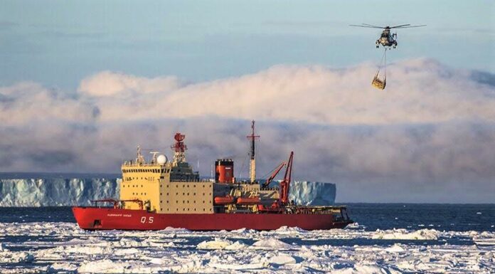 EL ROMPEHIELOS IRIZAR LLEGÓ A LA ANTÁRTIDA Y PARTE DE LA DOTACIÓN DESEMBARCÓ EN LA BASE ORCADAS