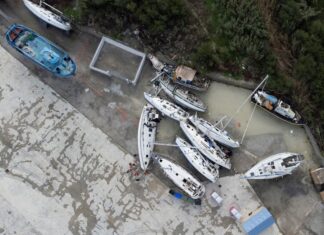 VELEROS LUJOSOS Y NUEVOS, LLENOS DE MIGRANTES, LA NUEVA ESTRATEGIA PARA LLEGAR A ITALIA