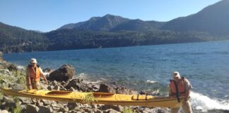 PREFECTURA ASISTIÓ A DOS KAYAKISTAS EN SAN MARTÍN DE LOS ANDES