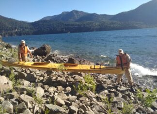 PREFECTURA ASISTIÓ A DOS KAYAKISTAS EN SAN MARTÍN DE LOS ANDES