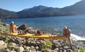 PREFECTURA ASISTIÓ A DOS KAYAKISTAS EN SAN MARTÍN DE LOS ANDES