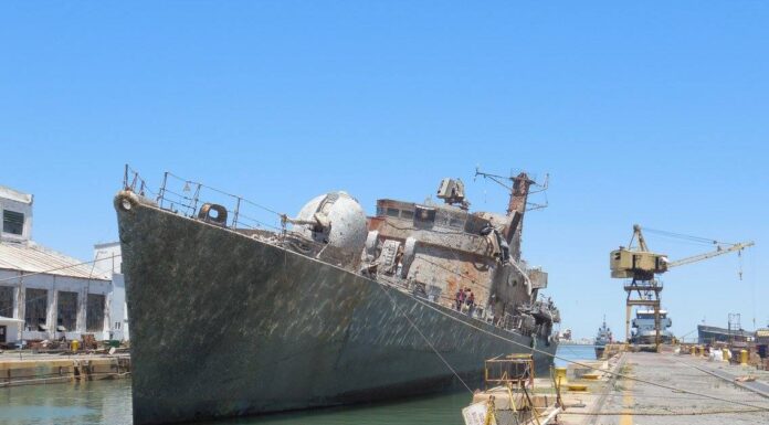 ARA SANTÍSIMA TRINIDAD: RATIFICARON LA CAUTELAR QUE PROHÍBE VENDER COMO CHATARRA EL DESTRUCTOR QUE DESEMBARCÓ EN MALVINAS