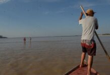 BAJANTE EXTREMA – EN ROSARIO SE PUEDE CAMINAR EN EL MEDIO DEL PARANÁ