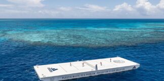 CREAN UNA CANCHA DE TENIS QUE FLOTA EN LOS ARRECIFES DE CORALES MÁS GRANDE DEL MUNDO