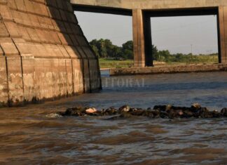 POCA AGUA E HISTORIA: LA BAJANTE DEJA AL DESCUBIERTO HUELLAS DEL PASADO SANTAFESINO