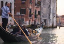 ASÍ ES LA GÓNDOLA FUTURISTA Y SOSTENIBLE QUE NAVEGARÍA POR VENECIA EN UNOS AÑOS