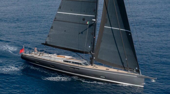 PRESENTACIÓN – ADVANCED A80, CUANDO LA ELEGANCIA SE UNE AL CRUCERO DE AGUA AZUL