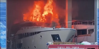 ITALIA – INCENDIO EN EL ASTILLERO FERRETTi EN CATTOLICA: UN YATE DE 29 METROS LISTO PARA ENTREGAR FUE CONSUMIDO POR LAS LLAMAS (VIDEO)