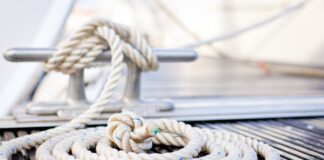 AMARRAR SIN ESTRÉS, CONSEJOS PARA LAS MANIOBRAS CORRECTAS Y NO TERMINAR MANDANDO A TODOS AL “DEMONIO”