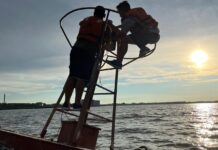 REALIZAN EL CAMBIO DE LUMINARIAS PARA EL BALIZAMIENTO DEL RÍO URUGUAY