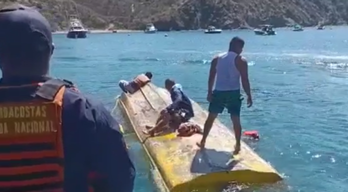 TREMENDO SUSTO: UNA LANCHA DIO UNA VUELTA DE CAMPANA CON 24 TURISTAS A BORDO