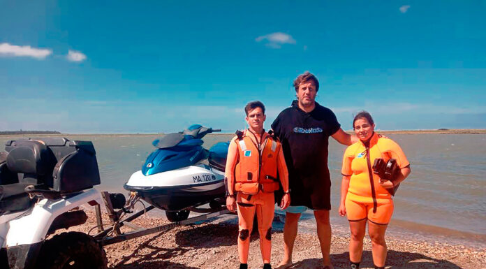PREFECTURA ASISTIÓ A UN KITESURFISTA EN MAR CHIQUITA