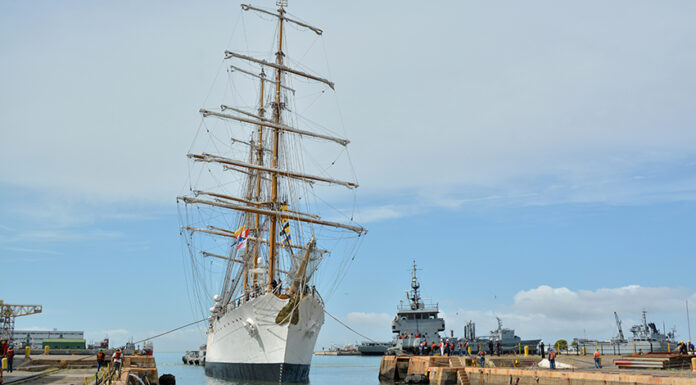 LA FRAGATA ARA LIBERTAD REALIZÓ PRUEBA DE MAQUINAS EN EL MAR