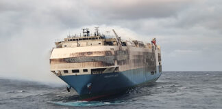 CONTROLADO EL FUEGO EN EL FELICITY ACE: ¿QUE PASARÁ CON EL BARCO Y LOS 4.000 AUTOS DE LUJO QUE ESTAN EN SUS BODEGAS?