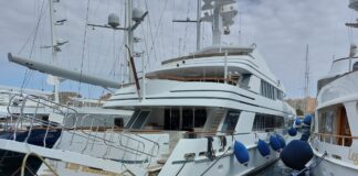 UN MARINERO UCRANIANO INTENTA HUNDIR UN YATE DE UN MAGNATE RUSO QUE FABRICA EXPLOSIVOS PARA EL EJERCITO