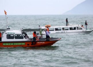 MUEREN 13 PERSONAS AL HUNDIRSE UN BARCO TURÍSTICO EN VIETNAM