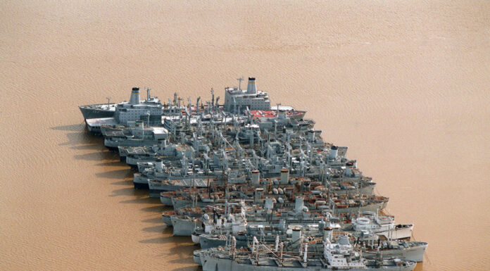 ¿POR QUÉ LA MARINA MERCANTE DE EEUU ESTÀ TAN OXIDADA Y ROTA?
